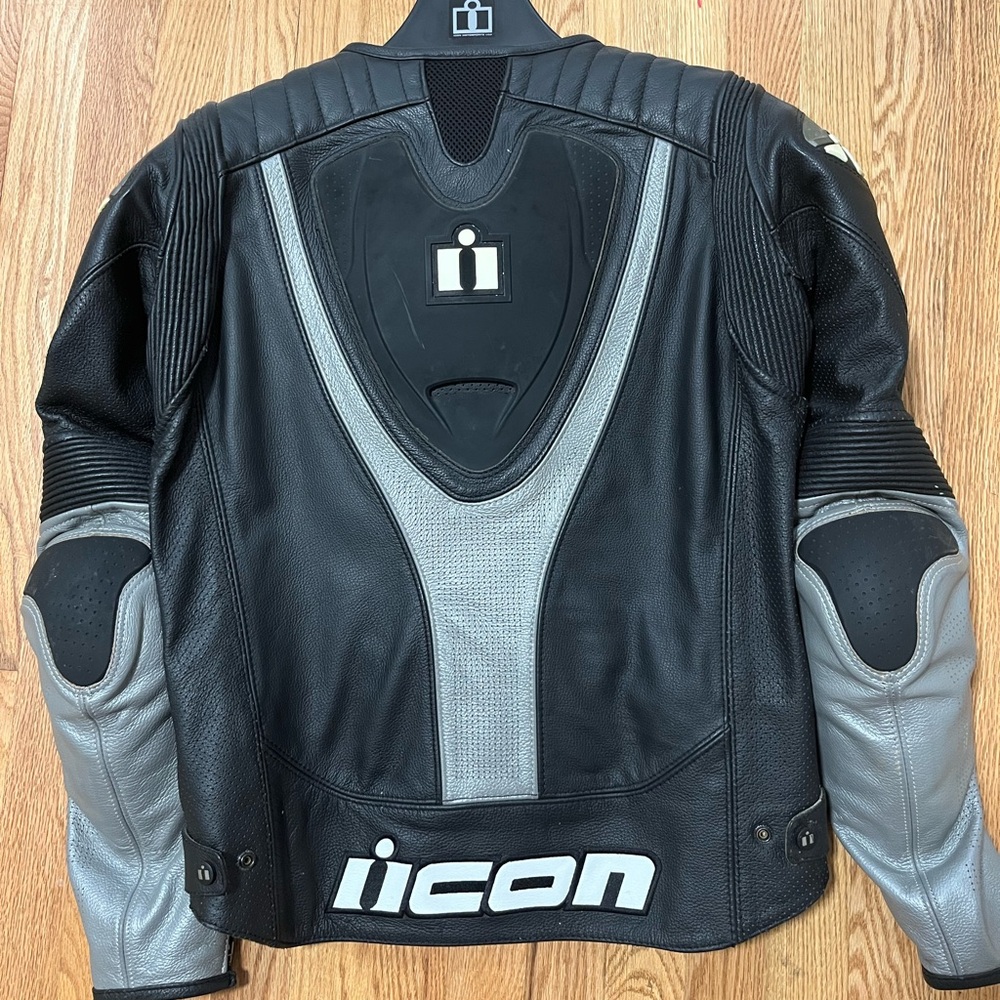 ICON Overlord Motorcycle Jacket - Picture 2 of 3